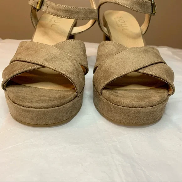 SOUL Naturalizer Taupe Block Heel Platform Sandal | 9M - Picture 8 of 13